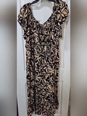 Terra & Sky Black and Cream Leaf-Print Maxi Dress with Puff Sleeves